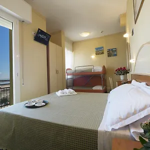 Crosal Hotel